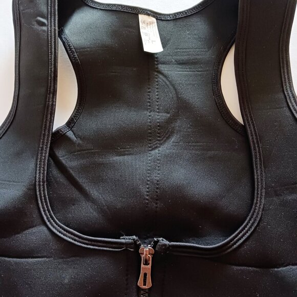 Size Large Women's Work Out Full Zip Vest - Picture 6 of 10